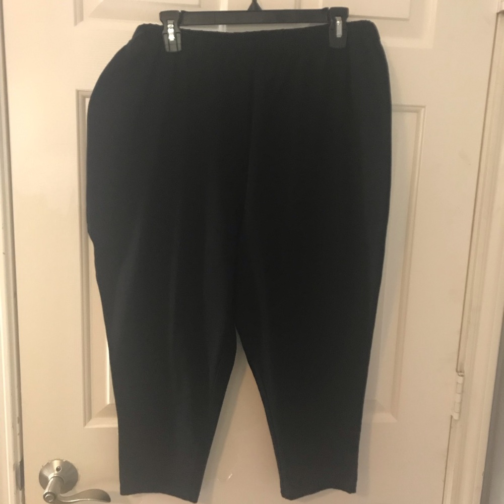 Ellos Black Capri Legging